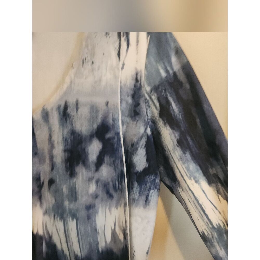 F36 Modes Crystal Fashions Blue Tie-Dye V-Neck Top with shark tooth hem - Picture 9 of 15